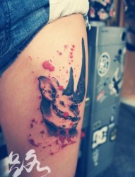 腿部超酷的犀牛骷髅纹身图案
