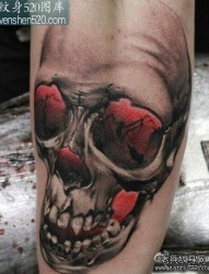腿部潮流经典的欧美写实骷髅纹身图案