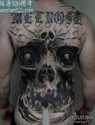 男人满背超酷的黑白骷髅纹身图案