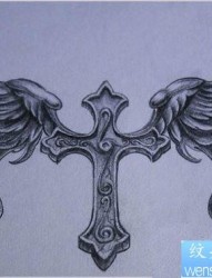 黑灰十字架翅膀纹身手稿