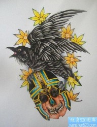 一张前卫流行的乌鸦纹身手稿