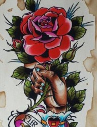 流行经典的手与玫瑰花纹身手稿