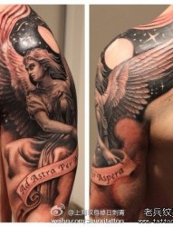 手臂经典写实的天使纹身
