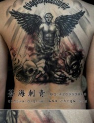 后背很酷流行的恶魔天使纹身图片