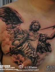 男生胸前流行经典的天使纹身图片
