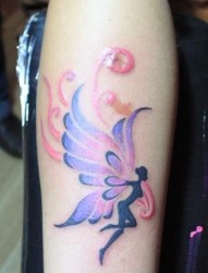 手臂一张彩色精灵翅膀纹身图片