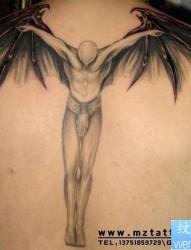 背部帅气的守护天使纹身图片