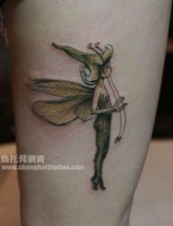 女孩子喜欢的小腿上一款精灵纹身图片