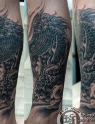 腿部超酷的神兽麒麟纹身图片