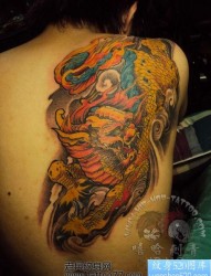 一张背部神兽麒麟纹身图片