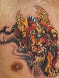 胸部彩色招财神兽貔貅纹身图片纹身图案