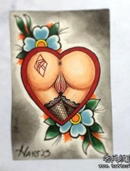 欣赏一张个性的爱心纹身