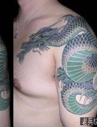 一张流行经典彩色披肩龙纹身图片纹身图案