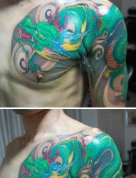 男生手臂到前胸超酷的彩色披肩龙纹身图片