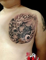 男生胸前超酷的唐狮子纹身图片