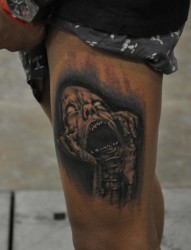 男士腿部膝盖恐怖人物头像纹身图案