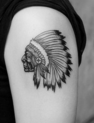 手臂黑白肖像印第安头像另类刺青