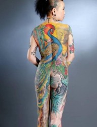 女性全身纹身欣赏：mn美女的彩色孔雀佛纹身图案写真