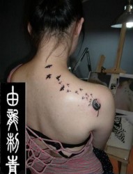 流行时尚的蒲公英小鸟纹身图片