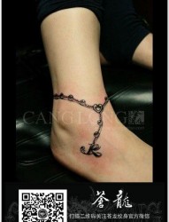 女人脚腕流行精美的脚链纹身图片