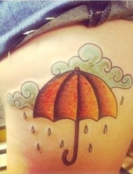 女性腿部彩色雨伞刺青图案