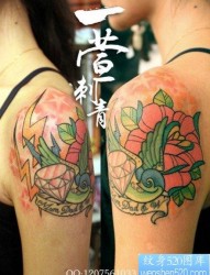女人手臂漂亮前卫的燕子钻石玫瑰花纹身图片