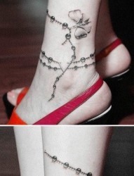 美女腿部前卫精美的脚链纹身图片