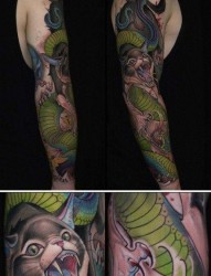 流行前卫的一张花臂蛇与猫纹身图片