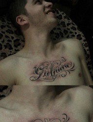 男性前胸经典很酷的花体字母纹身图片