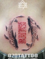 腰部唯美流行的印章汉字纹身图片
