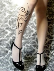 女人腿部简约黑白线条刺