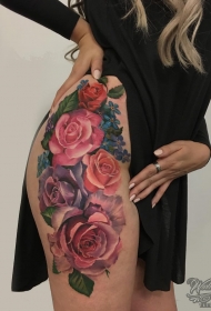 女性大腿school惟妙惟肖的写实玫瑰纹身图案
