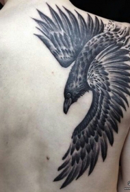 背部school精致的乌鸦纹身图案