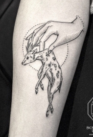 小臂点刺手鹿个性纹身tattoo图案