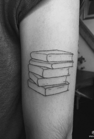 大臂黑色线条一堆书本纹身图案