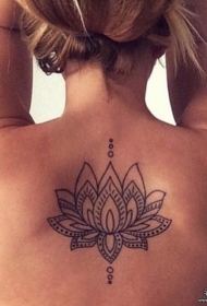 女性欧美背部梵花线条纹身图案