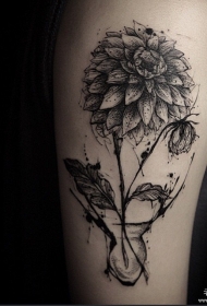 大臂欧美花卉线条泼墨纹身图案