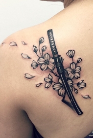 背部日式剑樱花tattoo纹身图案