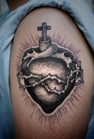 大臂欧美school心脏十字架纹身图案