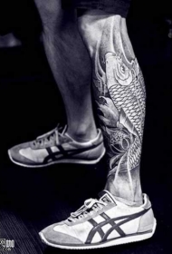 小腿包裹黑鲤鱼纹身图案