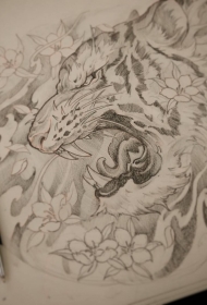 传统老虎和花蕊纹身图案手稿
