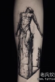 小臂抽象线条黑灰人物纹身图案