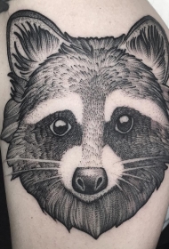 大臂欧美浣熊线条点刺纹身图案