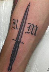 小臂匕首哥特字符纹身图案