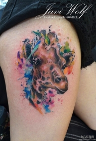 大腿性感彩色泼墨长颈鹿头像纹身图案