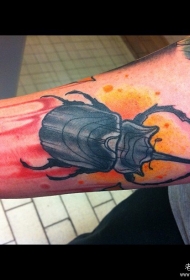 小臂甲虫欧美泼墨纹身图案