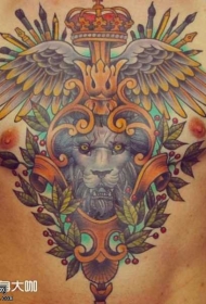 男性胸部彩绘个性的狮子纹身图案