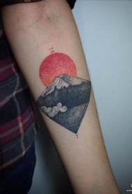 小臂点刺富士山太阳tattoo纹身图案