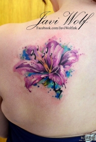 背部紫色百合花彩色泼墨纹身图案