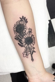 女生手臂内侧小清新向日葵纹身图案